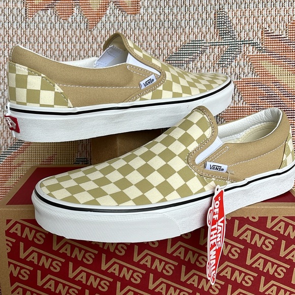 Vans Men’s Classic Slip-On
Checkerboard Taos Taupe
VN0A5A08YUU
Sneakers - Picture 1 of 16